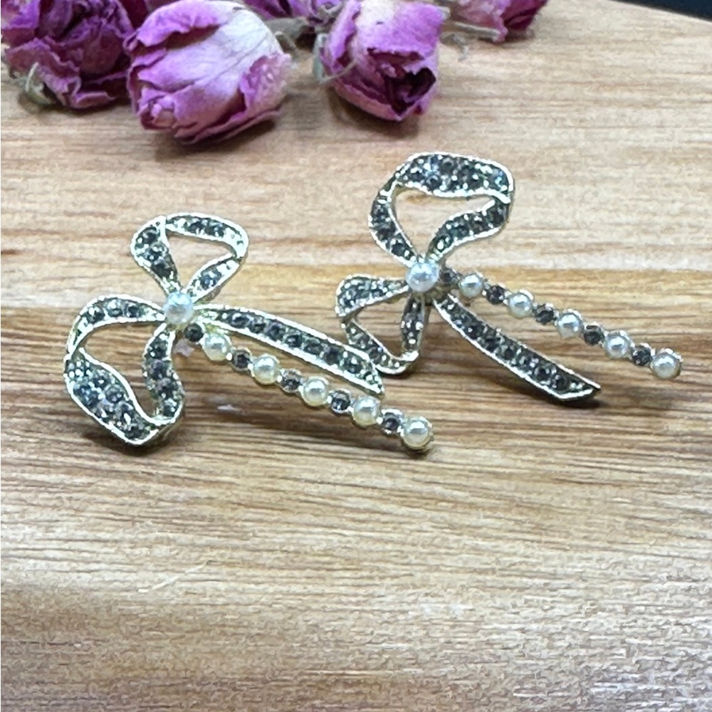 Bow pearl earrings